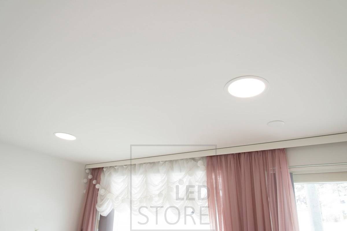 Paneles led redondos como iluminación general de alta calidad, iluminando con luz uniforme. Led plafond 240 UPPOAVA, 17W es una luminaria multifuncional para uso interior y exterior. Ledstore.fi